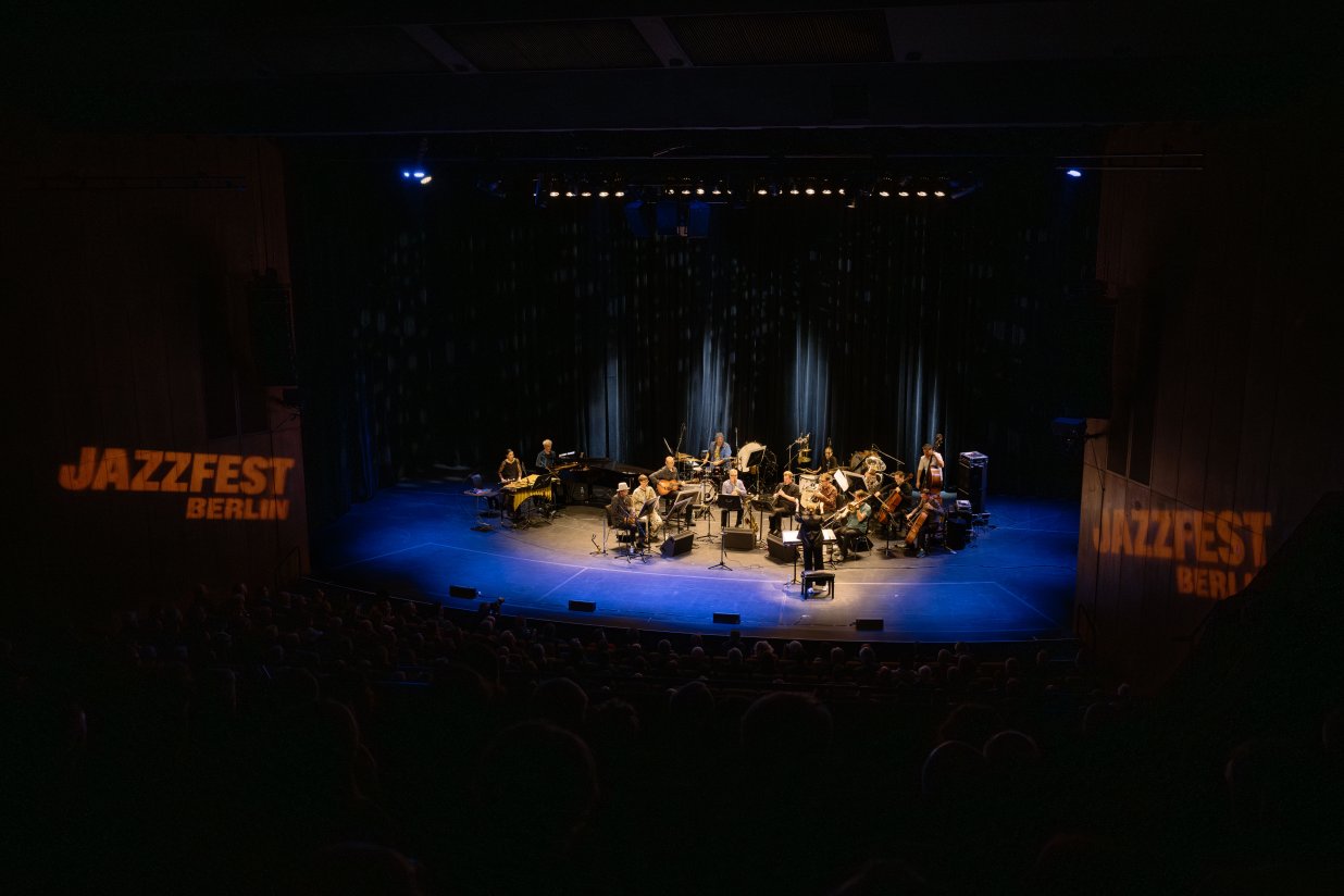 Henry Threadgill's Zooid & Potsa Lotsa XL auf der Großen Bühne im Haus der Berliner Festspiele | © Berliner Festspiele, Camille Blake